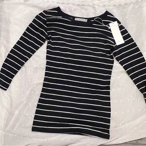 Vince Chalk-stripe Crewneck 3/4-sleeve
Topin Black -NEW with tags!